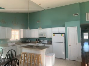 Private kitchen - Spacious 4 Bedroom 2 Bath Top Floor unit 4 minute walk to the free beach (Wildwood)