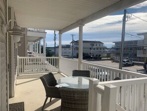 Outdoor dining - Spacious 4 Bedroom 2 Bath First Floor unit in the South End of Wildwood (Wildwood)