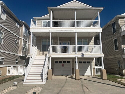 Spacious 4 Bedroom 2 Bath First Floor unit in the South End of Wildwood