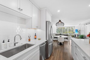 Fridge, microwave, oven, stovetop - Club Longboat #115 by RVA (Longboat Key)