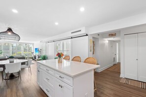 Dining - Club Longboat #115 by RVA (Longboat Key)