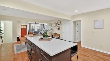 House, 5 Bedrooms | Interior