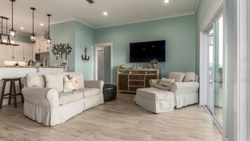 House, 4 Bedrooms | Living area
