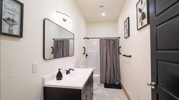 Dusch, hÄrtork, handdukar och tvÄl