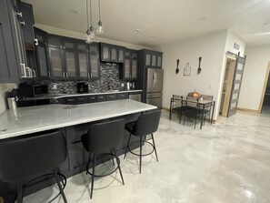 Private kitchen - Country Condo
 2-bedroom  with AC in Carl Junction (Carl Junction)