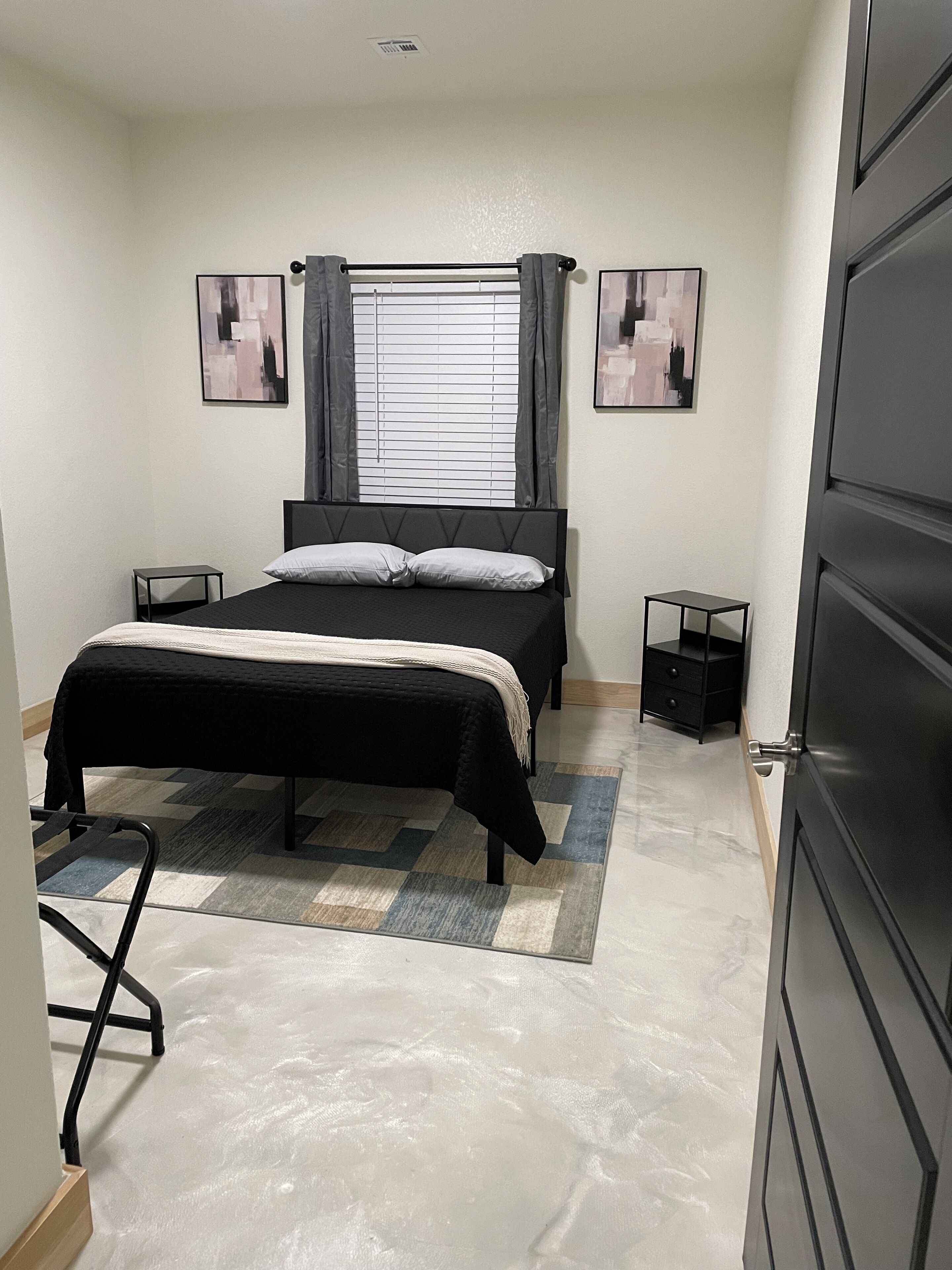 2 عدّة غرف نوم ومكواة/لوح كي وواي فاي وملاءات أسرّة