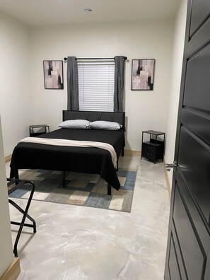 2 habitaciones, tabla de planchar con plancha, wifi y ropa de cama 