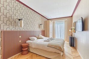 3 bedrooms, desk, iron/ironing board, free WiFi - Incredible AC Apartment 3 bedrooms Center of Paris (Paris)