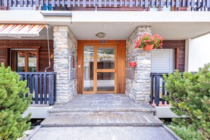 Exterior detail - Anemones 15 - 7 pers - center & pool (Haute-Nendaz)