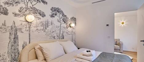 3 chambres, bureau, fer et planche à repasser, lit parapluie