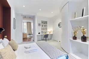 3 bedrooms, desk, iron/ironing board, free WiFi - Sublime 3 bedroom flat Palais Royal Bourse (Paris)