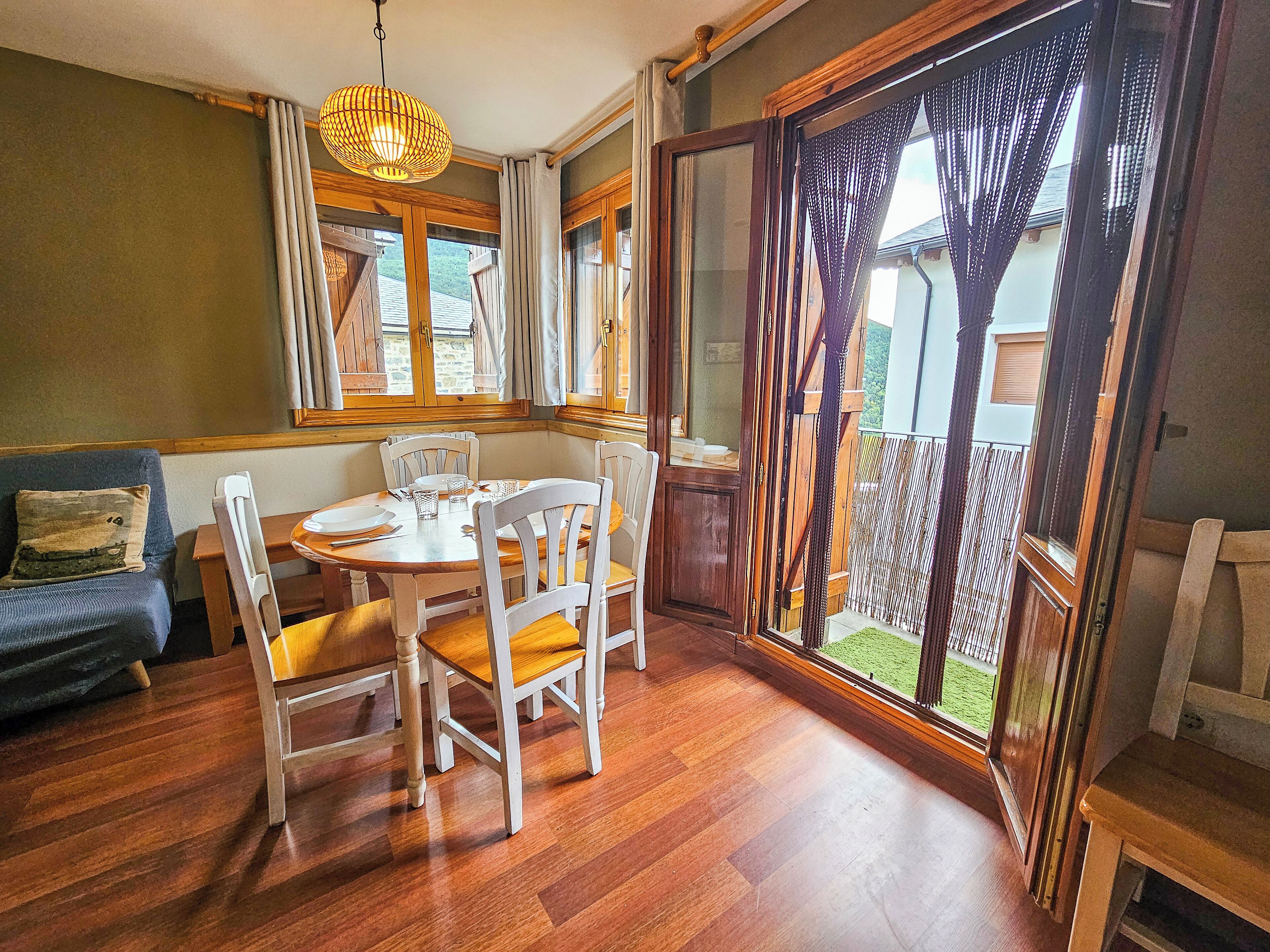 Basic Apartment | Living area | TV