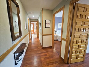 Basic Apartment | Living area