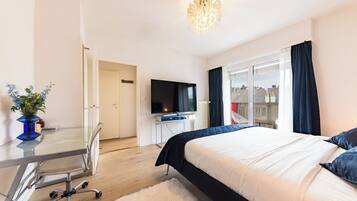 Apartment, Balcony, City View | Iron/ironing board