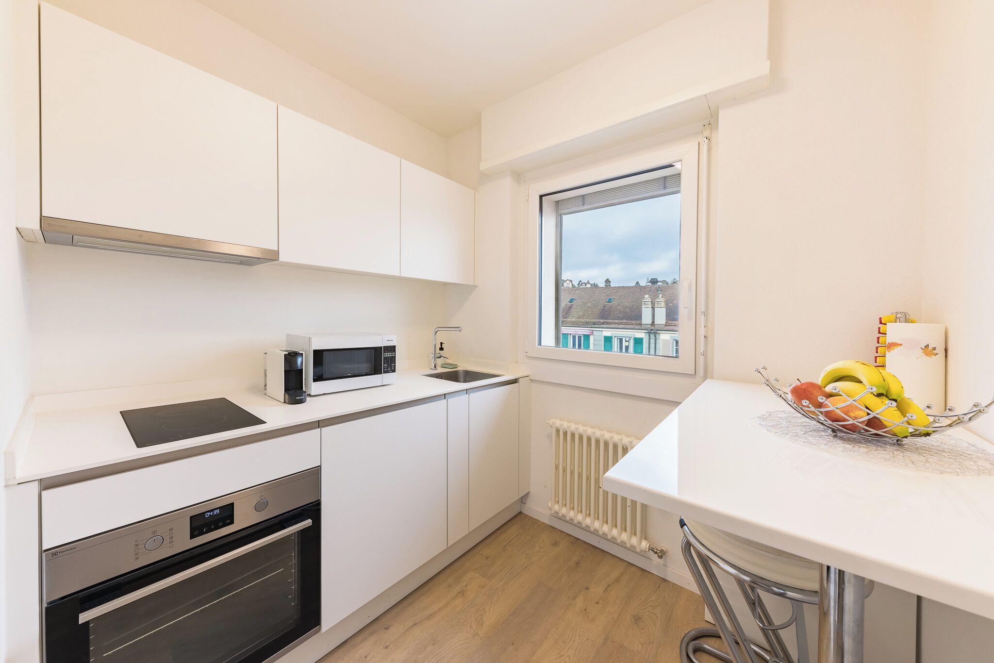 THE SIGNATURE BLU | Cocina privada | Frigorífico pequeño, microondas y placa de cocina