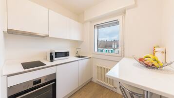 Apartment, Balcony, City View | Private kitchen
