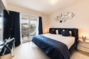 Departamento, balcón, vista a la ciudad | Tabla de planchar con plancha