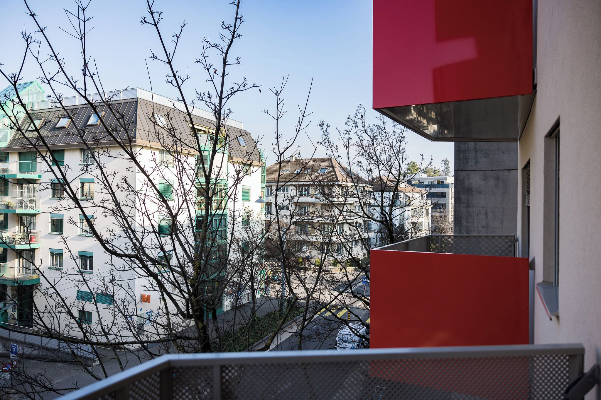 THE CLASSY MINIMALIST LAKEFRONT | Utsikt fra balkong