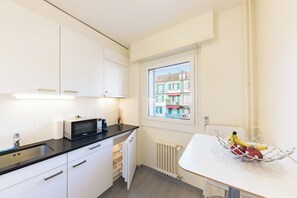 Mini-fridge, microwave, stovetop, espresso maker - Swiss Flat Rental (Lausanne)