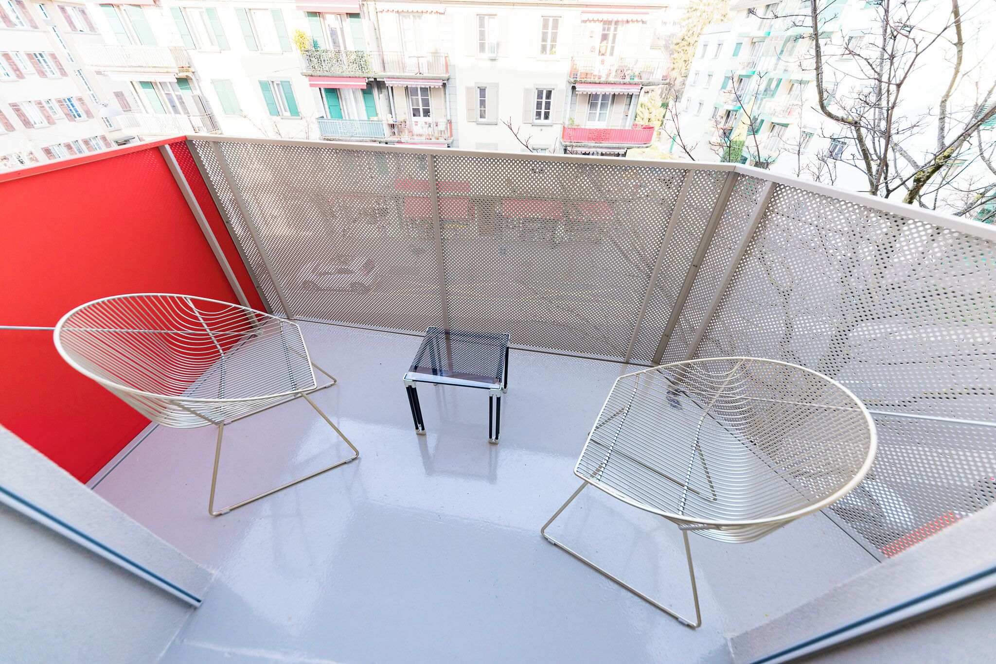 THE STYLISH MINIMALIST LAKEFRONT | Balkong