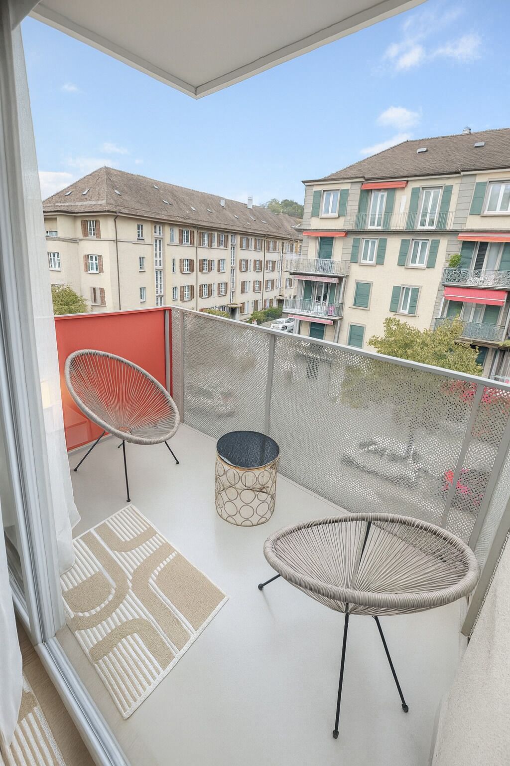 THE CLASSY MINIMALIST LAKEFRONT | Balcony