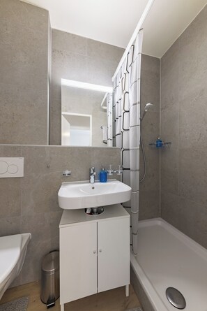 Departamento, balcón, vista a la ciudad | Baño | Jabón y papel de baño