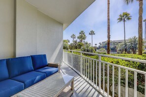 Property grounds - 2102 Seacrest - Steps to Sand & Pool: Stylish 3-Bed Villa at Sea Crest (Hilton Head Island)