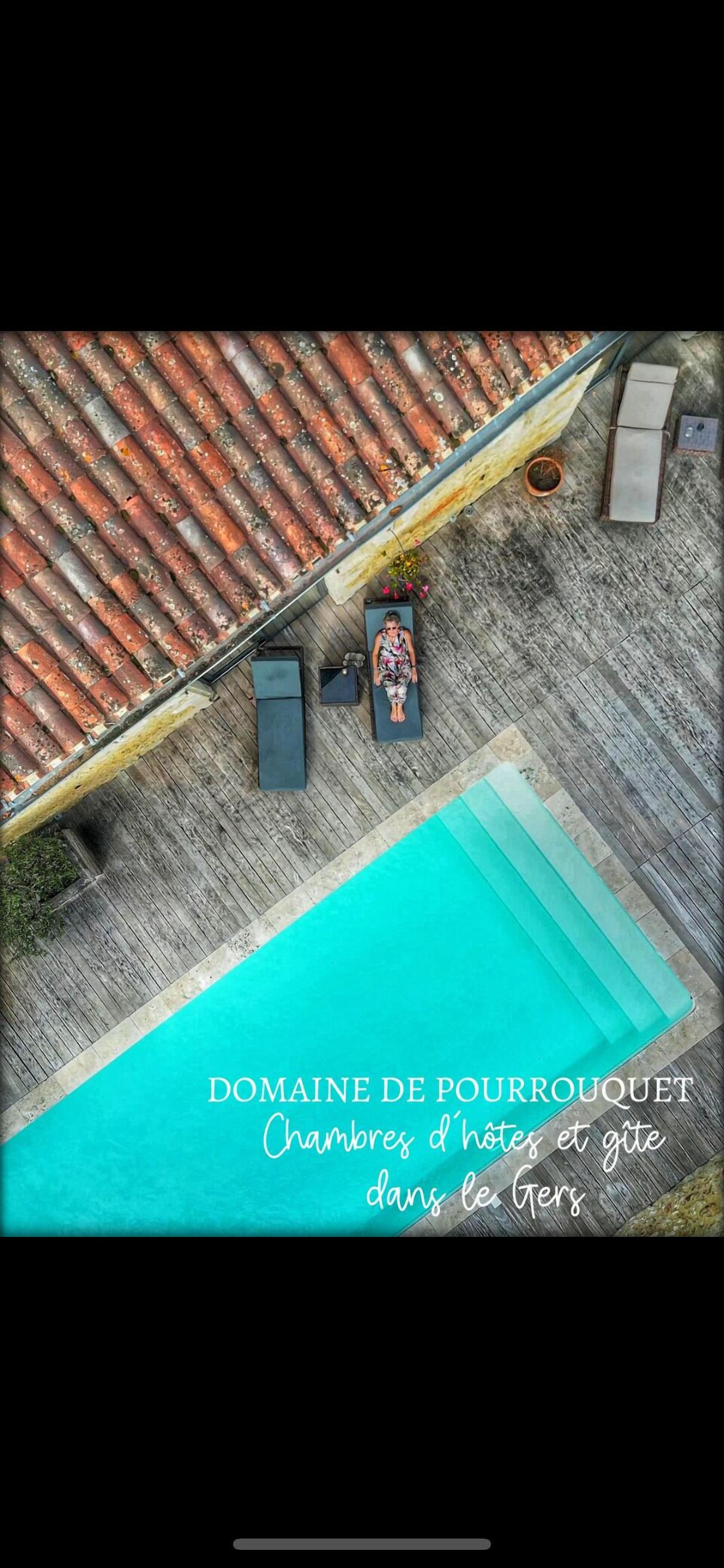 Piscine extérieure (ouverte en saison), parasols de plage