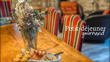 Free daily full breakfast