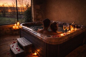 Hot tub, prenatal massages, Thai massages, massages - Domaine de Pourrouquet chambres d'hôtes (Vic-Fezensac)