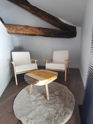 Habitación doble Confort | Área de sala de estar