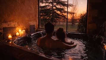 Hot tub, prenatal massages, Thai massages, massages