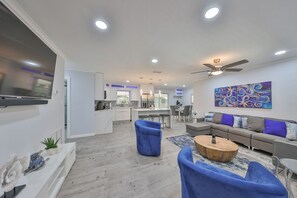 Smart TV, fireplace, books - Modern Family Beach Oasis w/ Heated Saltwater Pool Home, 5 miles from Anna Maria (Bradenton)