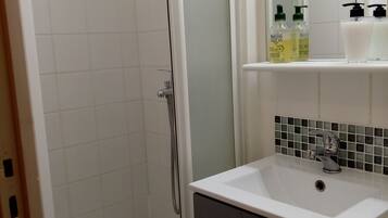 Shower, hair dryer, towels, toilet paper