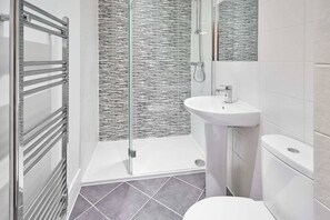 Casa, 3 habitaciones, vista al jardín | Baño