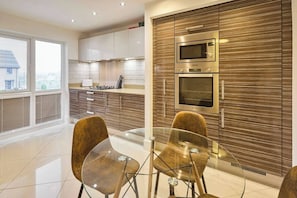 House, 3 Bedrooms, Garden View | Dapur peribadi