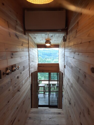 Chalet perched between river and lake