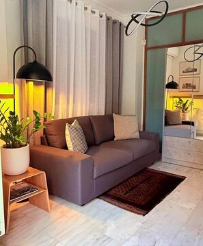 TV - Elegant Flat Z near Marousi Hospitals (Marousi)