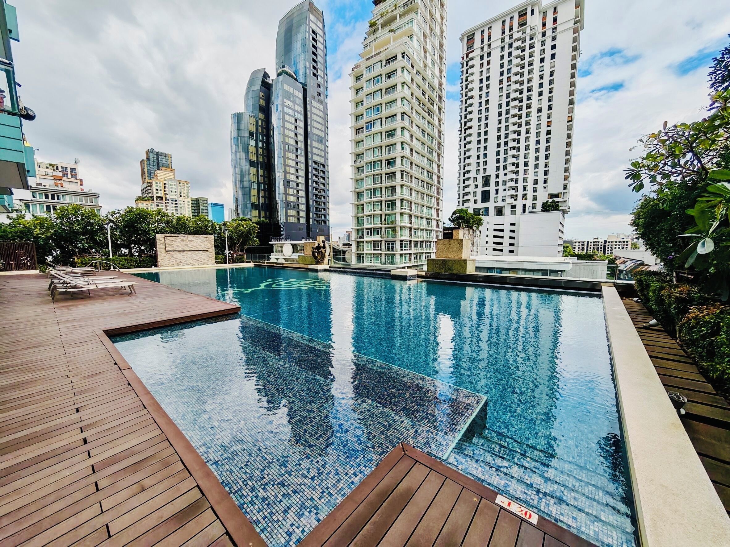 حمّام سباحة خارجي