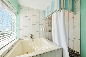 Shower, hair dryer, towels - Breathtaking ocean views! King bedroom on the 3rd floor with amazing views of th (Port Aransas)