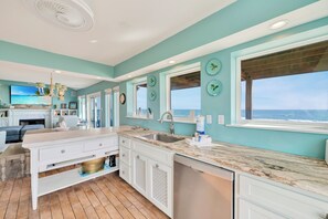 Fridge, microwave, oven, stovetop - Breathtaking ocean views! King bedroom on the 3rd floor with amazing views of th (Port Aransas)