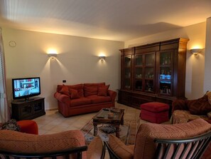 TV - Detached family home in Piverone, near Lake Viverone (Piverone)
