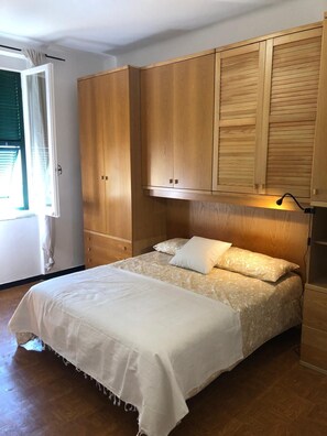 3 bedrooms, iron/ironing board, WiFi, bed sheets - Casajeanmarc in Moneglia, a picturesque Ligurian town a stone's throw from the 5 Terre (Moneglia)