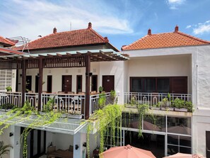 المنشأة من الخارج