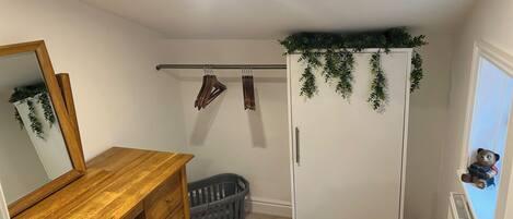 Hus - 2 soveværelser - ryger - udsigt til have | Interiør