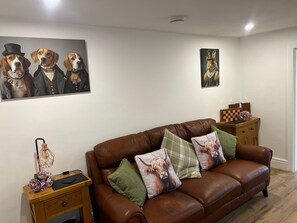 House, 2 Bedrooms, Smoking, Garden View | Living room