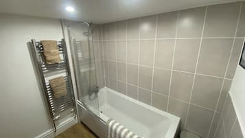 House, 2 Bedrooms, Smoking, Garden View | Bathroom