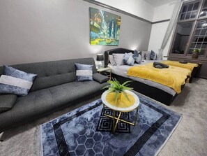 1 bedroom, iron/ironing board, WiFi, bed sheets - Room 3 Cottage  White House Manchester (Stretford)