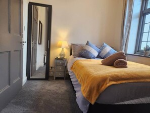 1 bedroom, iron/ironing board, WiFi, bed sheets - Room 4 Cottage  White House Manchester (Stretford)