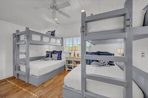 2 bedrooms, iron/ironing board, WiFi, bed sheets - Lightkeeper's Cottage – Experience the simplicity and convenience of island life (Bald Head Island)